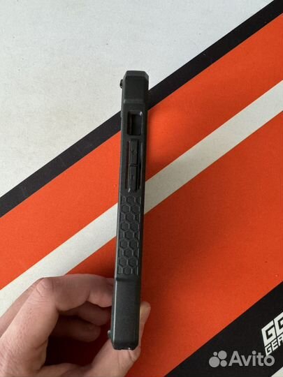 Чехол UAG Monarch pro