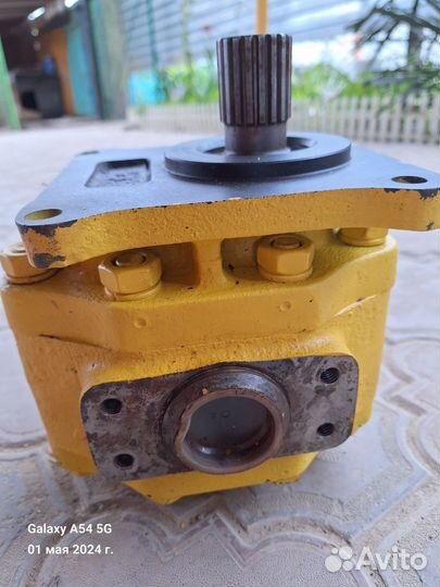 Насос трансмиссии 07438-72202 Komatsu D355A