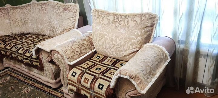 Угловой диван и кресло