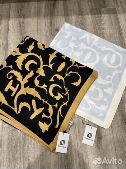 Платок шерстяной Givenchy два цвета