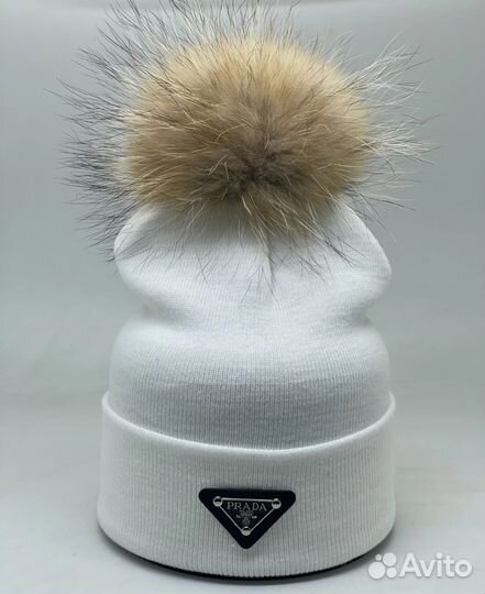 Женская зимняя шапка Prada