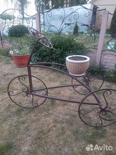 Подставка под цветы металлическая