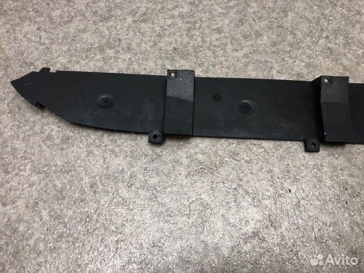 Заглушка в решетку переднего бампера Mercedes-Benz