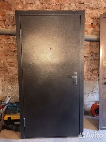 Дверь входная металлическая