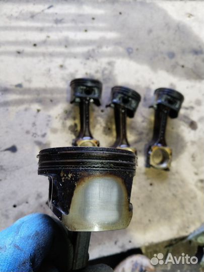 Поршень с шатуном Nissan QG18