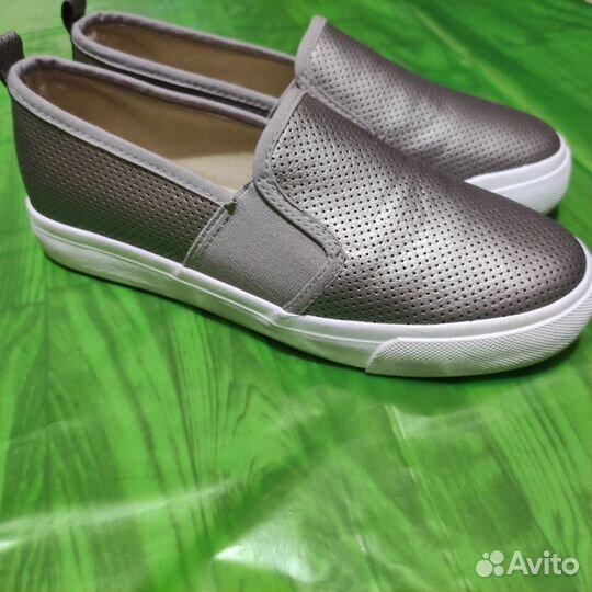 Продам слипоны новые на девушку р. 36 Futurino