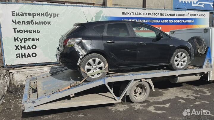 Накладка ящика передней консоли Opel Astra (J) 13286435