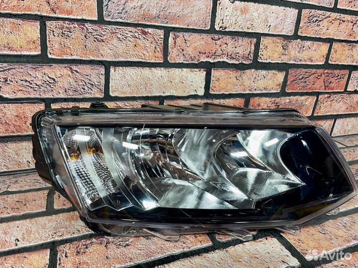 Фара передняя правая на Шкода Октавиа А7 дор