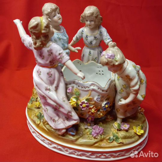 Статуэтка-ваза