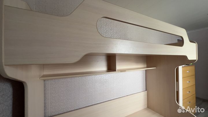 Кровать двухьярусная