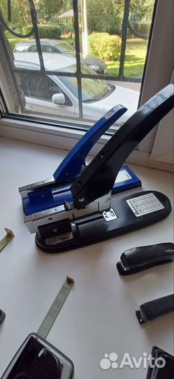 Дыроколы и степлеры