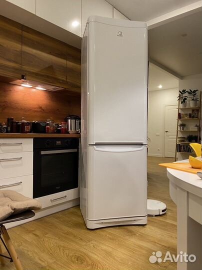 Холодильник бу indesit 195 см