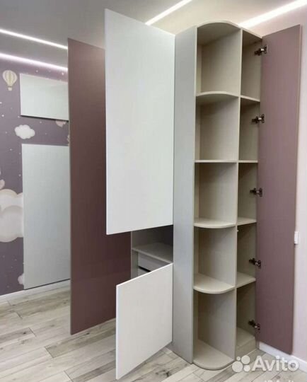 Шкаф двухцветный до потолка в детскую Т6