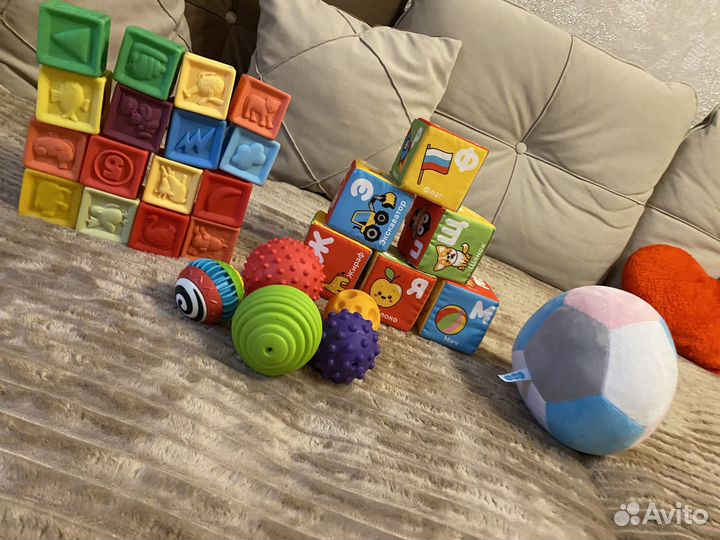 Развивающие игрушки для малышей пакетом