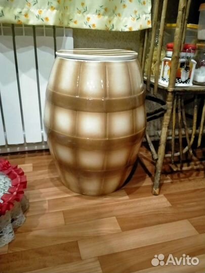 Большие керамические бочки