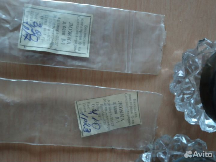 Солонки с серебряной отделкой и ложечки д/соли