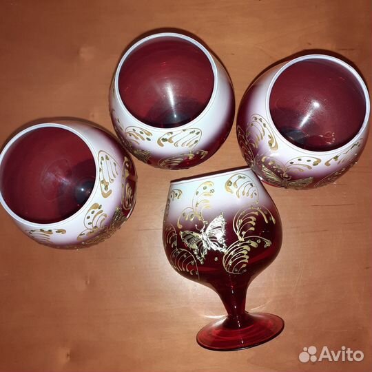 Вазы, бокалы, рюмки цветное стекло, хрусталь