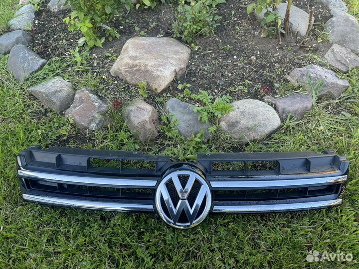 Оригинальная решетка радиатора touareg nf