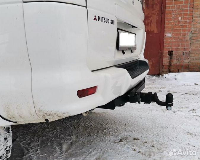 Фаркоп на Mitsubishi Delica (1997-2006г) под квадр