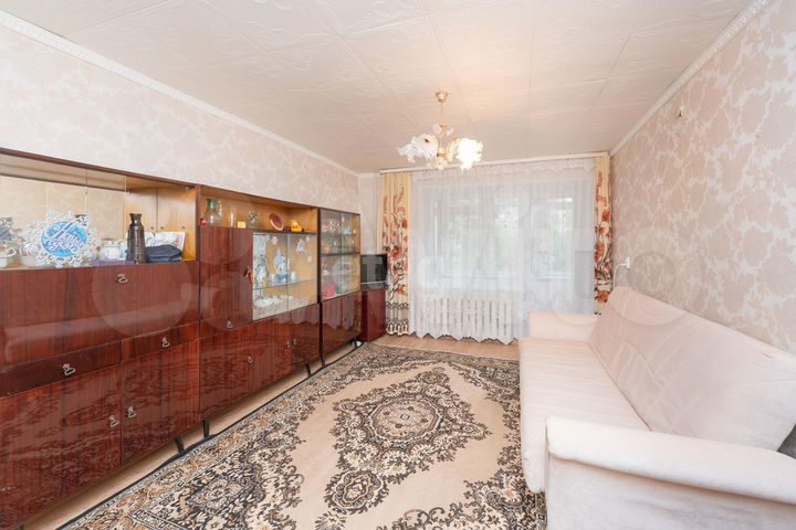 2-к. квартира, 48 м², 1/9 эт.