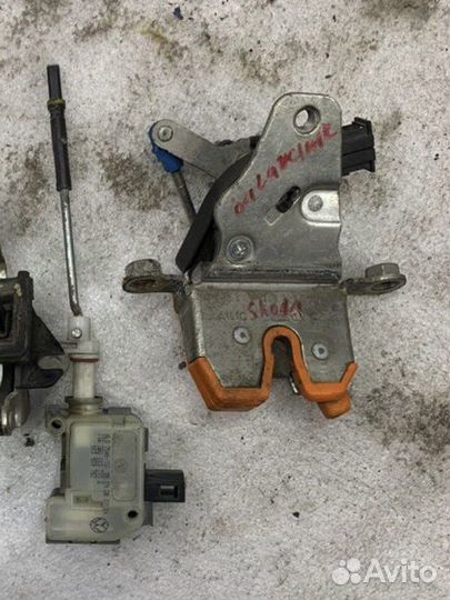 Замок двери багажника Skoda Octavia A4