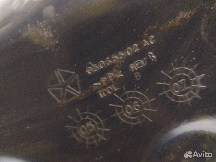 Подкрылок передний правый Chrysler 300C