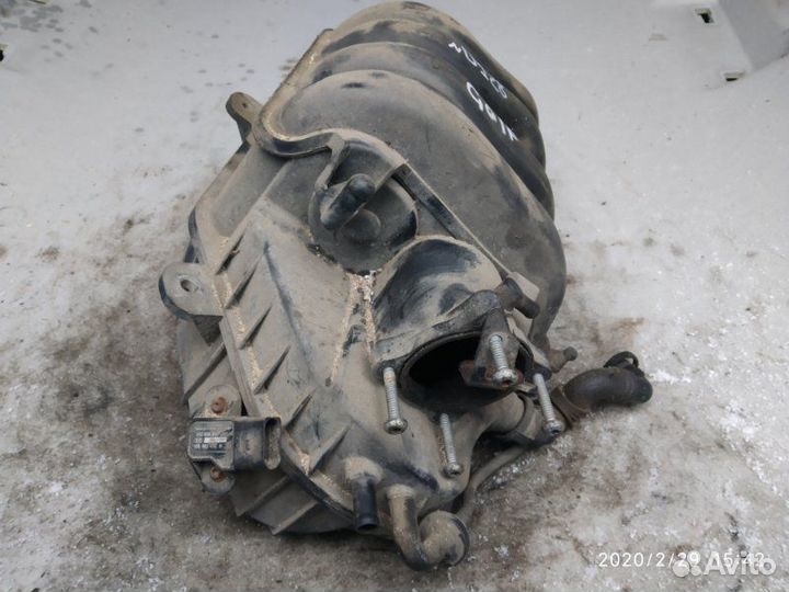 Коллектор впускной Volkswagen Golf 5 2.0