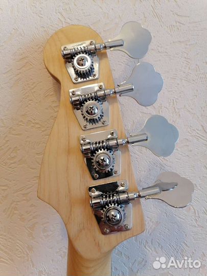 Бас-гитара denn