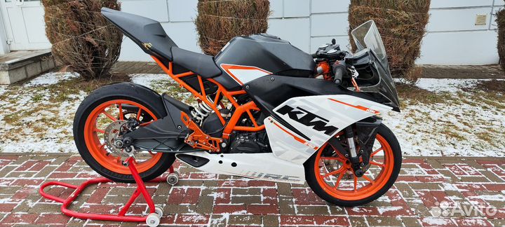 Мотоцикл KTM RC390