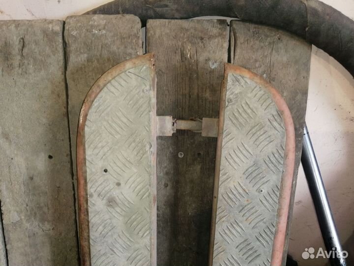 Автомобильная подножка