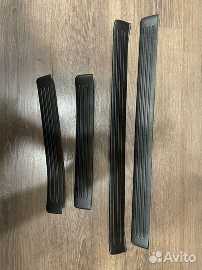 Накладки на пороги Toyota mark 2 110