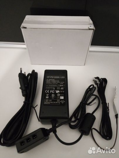 Блок питания (адаптер)