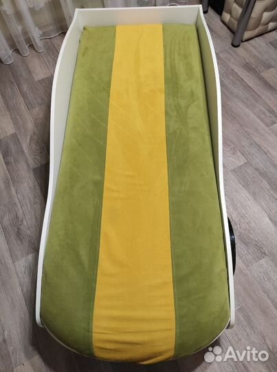 Детская кровать-машинка