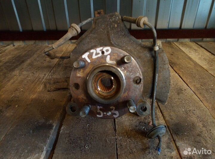 Кулак (цапфа) передний левый Chevrolet Aveo T 250