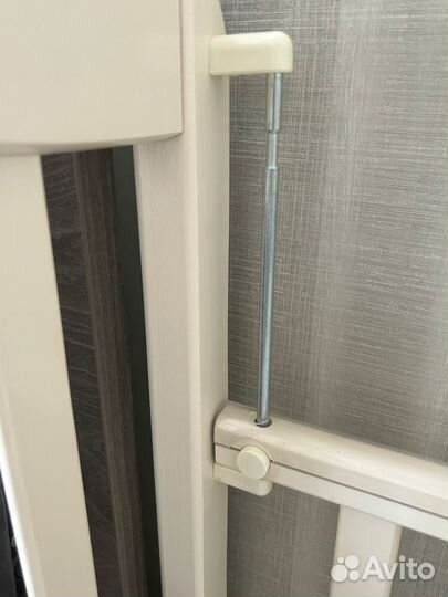 Детская кроватка с маятником и матрасом