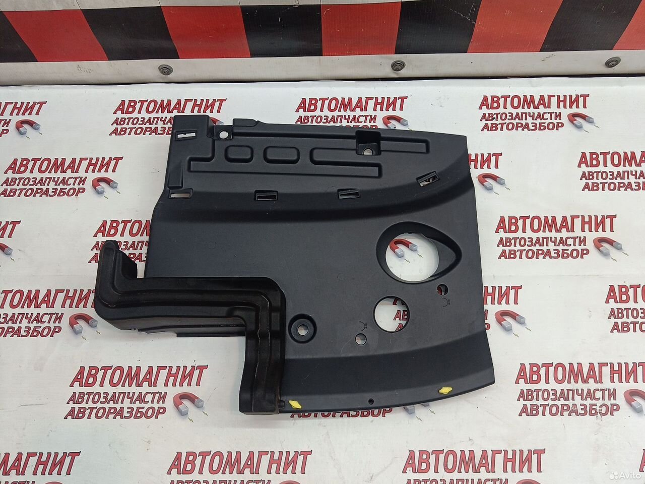 Накладка моторного отсека правая Voyah Dream