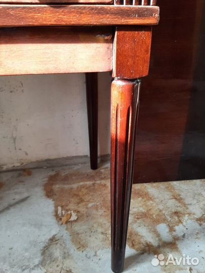 Туалетный столик с зеркалом и тумба Румыния