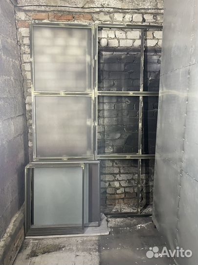 Стеклянная перегородка