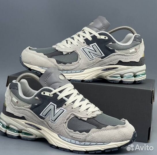 Светлые New Balance 2002R