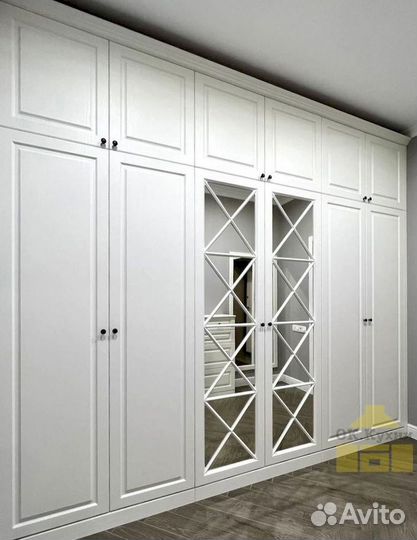 Зеркальный шкаф