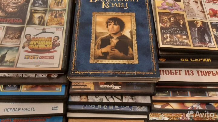 DVD и плеер Mystery MDV-728U с 70 дисками лицензия