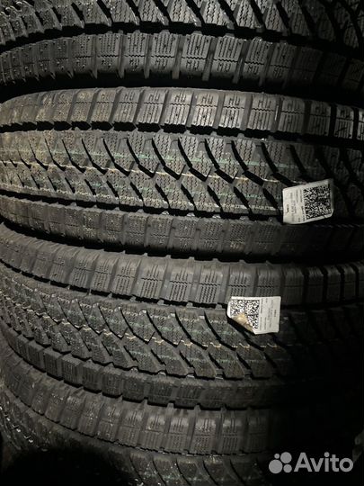 Bridgestone Blizzak W810 205/75 R16C 108R