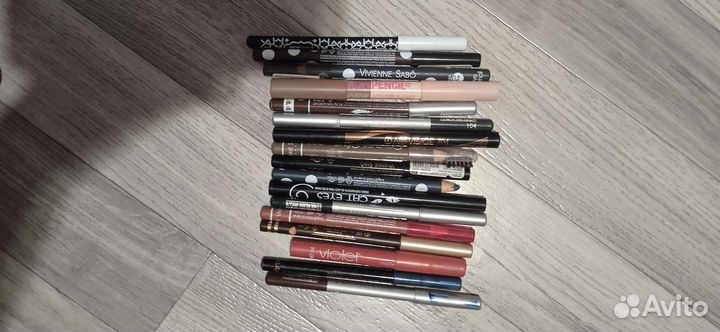 Карандаши, помады, блески, румяна