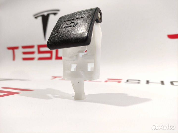 Крюк капота Tesla Model S 2016 6009132-00-A