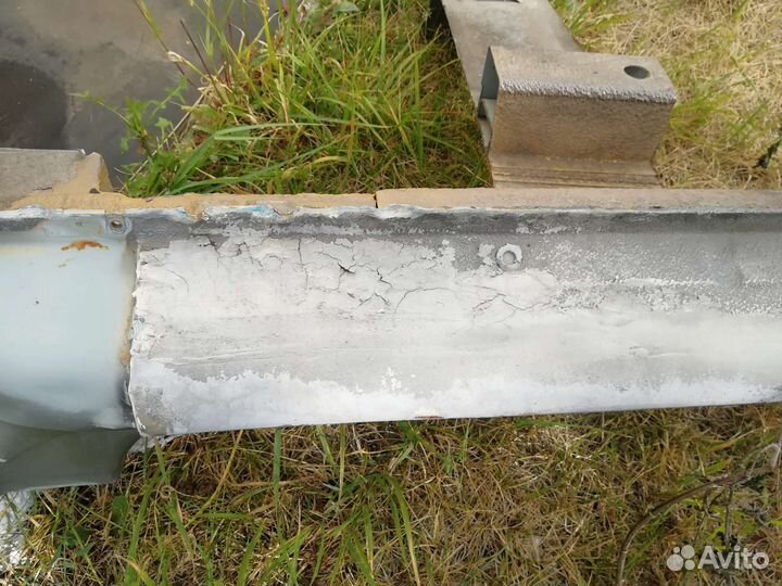 Mitsubishi Colt 2007г порог правый со стойкой