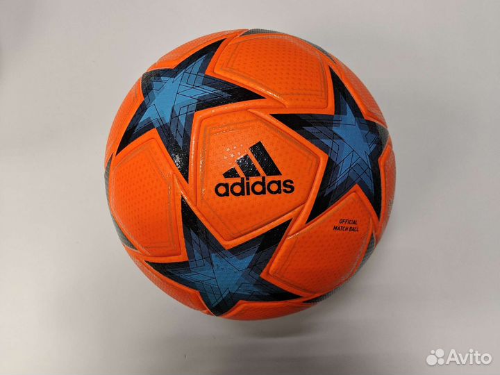 Футбольный мяч adidas зимние