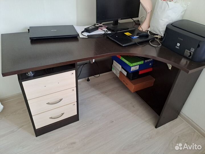 Рабочий стол угловой