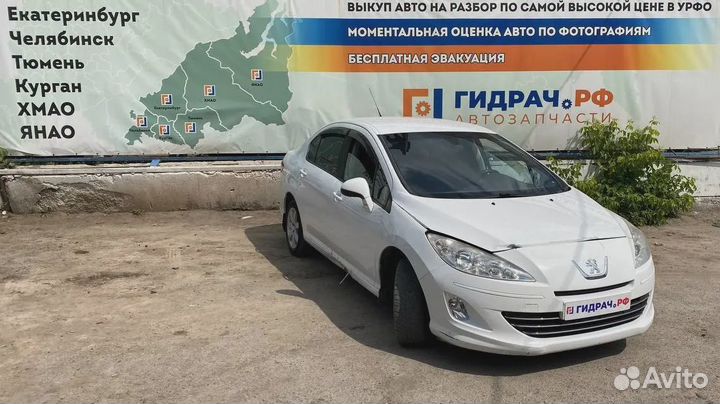 Накладка декоративная под торпедо левая Peugeot 40