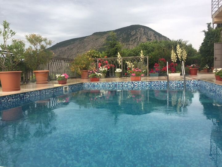 Дом 210 м² на участке 8 сот.