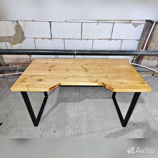 Компьютерный стол в стиле лофт